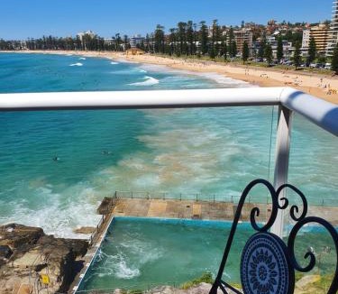 Queenscliff Apartment | Manly Waterfront Beach Stay