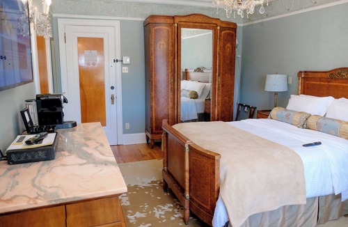 Montebello Hotel | Manoir Chamberland (Adults Only, No Pets)