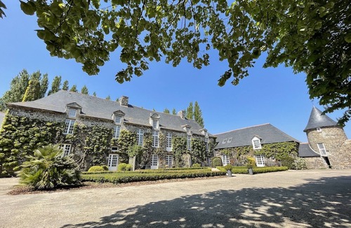 Mont-Dol Apartment | Manoir de la Bégaudière : Gîte Chateaubriand