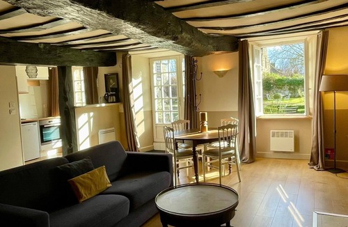 Mont-Dol Apartment | Manoir de la Bégaudière : Gîte Duguay Trouin