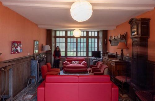 La Courbe House | Manoir de Pincelu