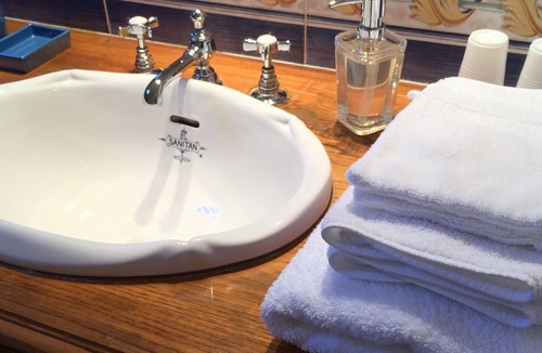 Sixt-sur-Aff Bed & Breakfast | Manoir de Pommery