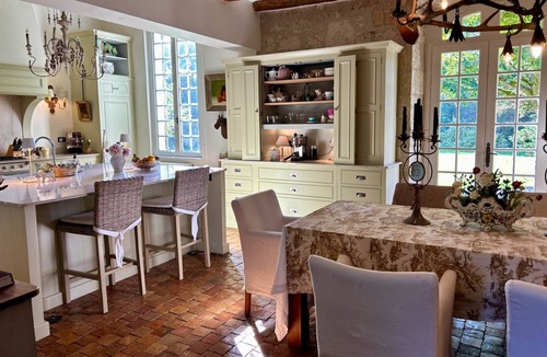 Allonnes Villa | Manoir Des Arts - Five Bedroom Villa, Sleeps 10
