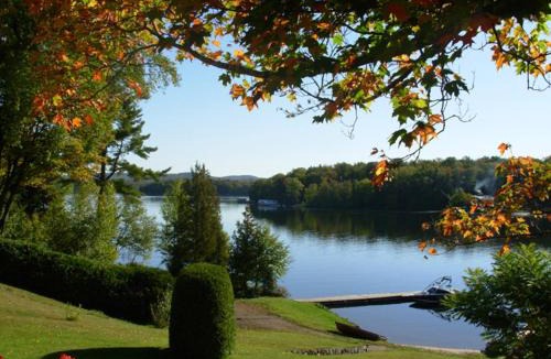 Saint-Raymond Hotel | Manoir du Lac Sept-Îles
