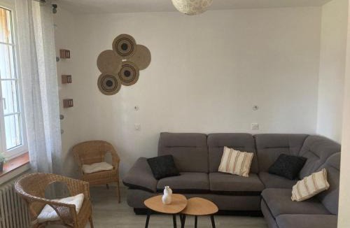 Chartres House | Manoir en Pierre Chartres