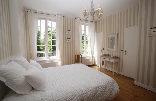 Saint-Martin-aux-Chartrains Bed & Breakfast | Manoir Le Mesnil