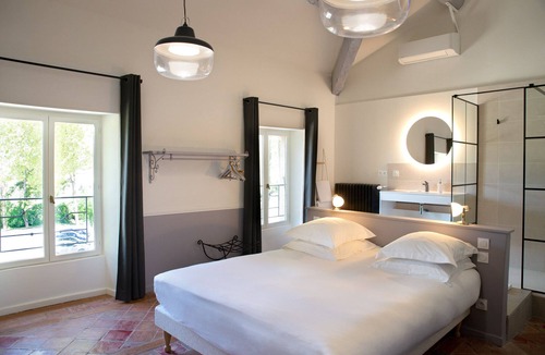 Chateauneuf-du-Rhone Hotel | Manoir le Roure