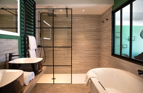 Chateauneuf-du-Rhone Hotel | Manoir le Roure