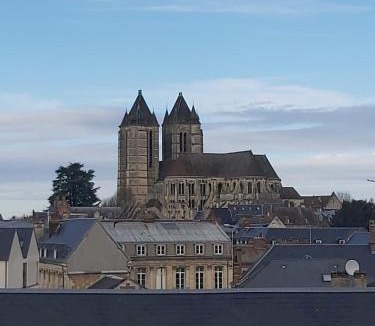Noyon Apartment | Manoir Saint-Eloi