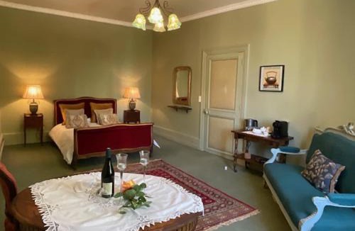 Loudun Bed & Breakfast | Manoir Tour Carree