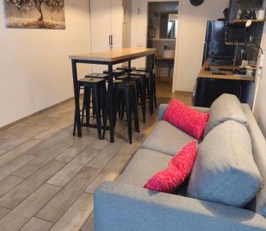 Lemasson Apartment | Manon, 2 ch, parking, Tram Croix d'argent au pied, Sleep-in-Montpellier