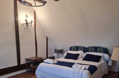 Roeze-sur-Sarthe House | Manor 16th: 2 large rooms with bathroom to share - for 4 people