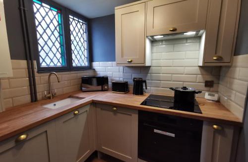 Cheltenham Hotel | Manor by the Lake