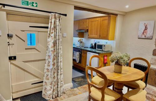 Cavendish House | Manor Cottage