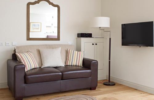 Thatcham House | Manor Farm Courtyard Cottages