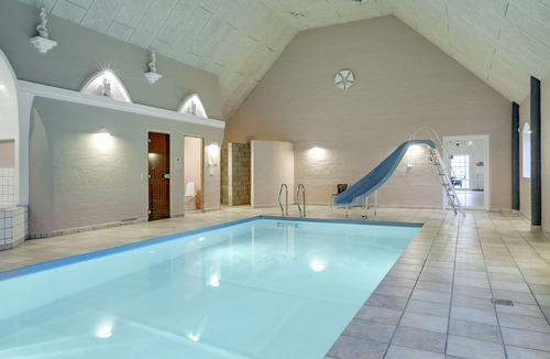 Spøttrup House | Manor house in a beautiful surrounding. Swimming pool. 41,000 m2 lovely park.