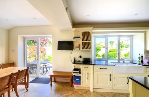 Burton Bradstock Cottage | Manor Lodge