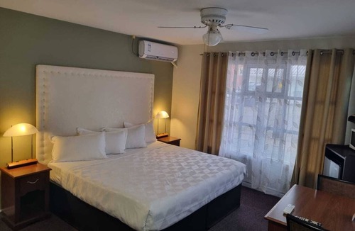 Southampton Hotel | Manor Motel
