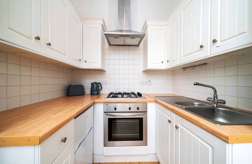 Broughty Ferry Apartment | Manor Place - Convenience and Style