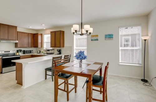 Manor House | Manor Vacation Rental w/Yard: 17 Mi to Austin!