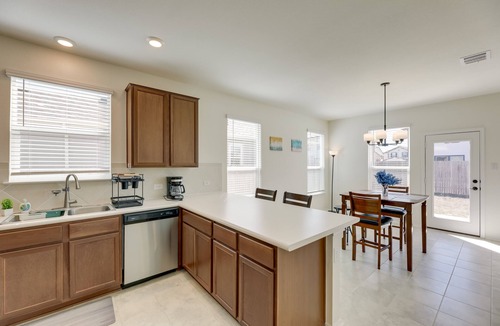 Manor House | Manor Vacation Rental w/Yard: 17 Mi to Austin!