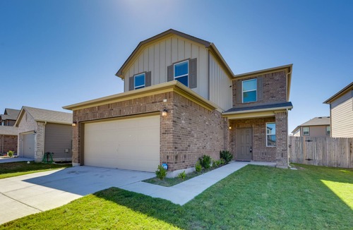 Manor House | Manor Vacation Rental w/Yard: 17 Mi to Austin!