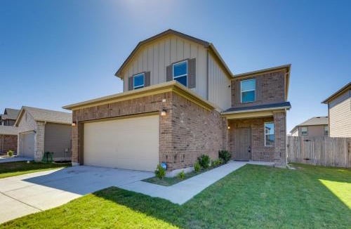 Manor House | Manor Vacation Rental w/Yard: 17 Mi to Austin!