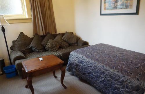 Huntly Hotel | Manor Views NZ