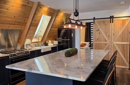 Fort Coulonge Ski Chalet | Mansfield A-Frame Retreat - Cozy cliff-top with river views