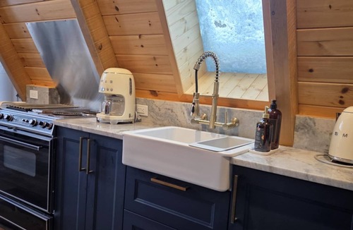 Fort Coulonge Ski Chalet | Mansfield A-Frame Retreat - Cozy cliff-top with river views