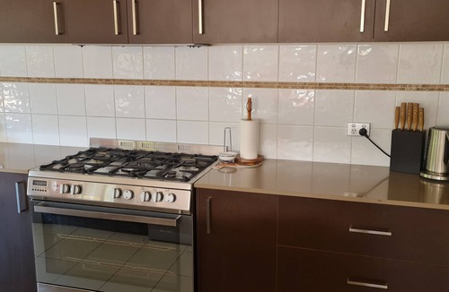 Mansfield House | Mansfield House with Solar Heated Pool - Pet & Disable Friendly