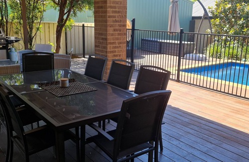 Mansfield House | Mansfield House with Solar Heated Pool - Pet & Disable Friendly