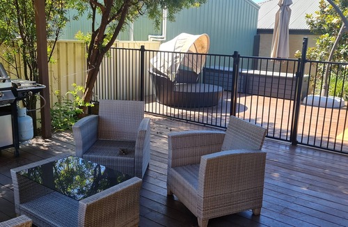 Mansfield House | Mansfield House with Solar Heated Pool - Pet & Disable Friendly