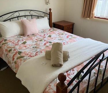 Mansfield Hotel | Mansfield Lakeside Caravan Park