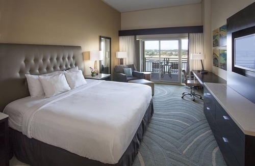 Lakeway Hotel | Mansfield Suite at Lakeway Resort & Spa, Outdoor Pool!