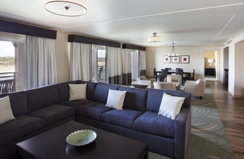 Lakeway Hotel | Mansfield Suite at Lakeway Resort & Spa, Outdoor Pool!