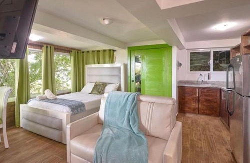 Jarabacoa Villa | Mansion Dubai-Mountain-Jacuzzi-4BR-Jamaca De Dios