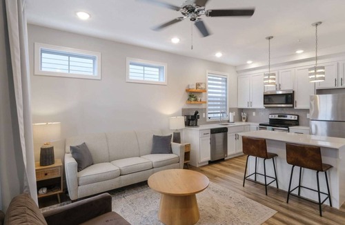 Ottawa Condo | Mansion Flat @ Navvy Town