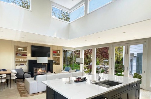 Greenwich House | Mansion in Greenwich with private lake and river