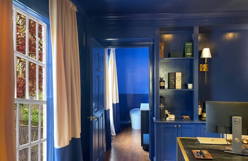 Greenwich House | Mansion in Greenwich with private lake and river