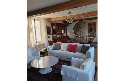 Machemont House | Mansion in Machemont with Private Garden, BBQ & Fireplace