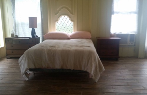 Meridian Bed & Breakfast | Mansion in Meridian, TX - Great central location for vacation in Bosque County
