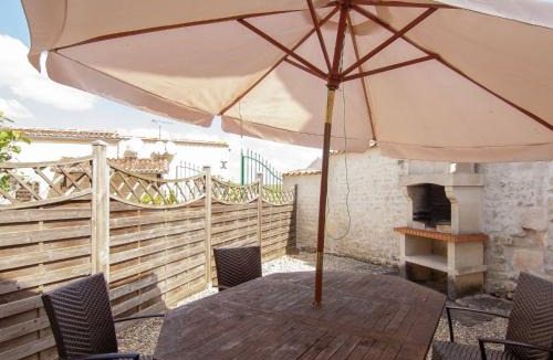 Saint-Preuil House | Mansion in Saint-Preuil with Pool & Sauna