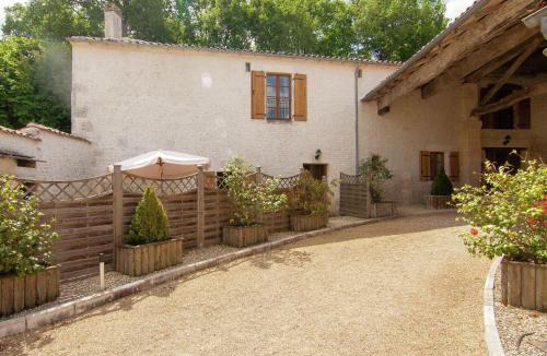 Saint-Preuil House | Mansion in Saint-Preuil with Pool & Sauna