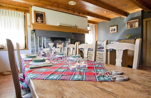 Vielha Villa | Mansion in Vielha with Scenic Mountain Views