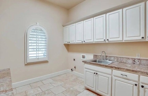 Westlake House | Mansion Of Westlake 6 bedrooms 6.5 Bath 6 car Garage & Pool & Apartment 2 acres