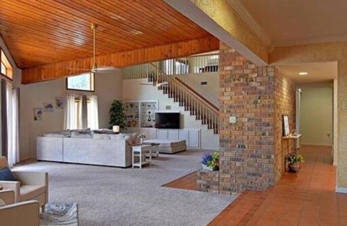 Copperas Cove House | Mansion on 5ac with pool and indoor court, 5bdr, sleeps 14