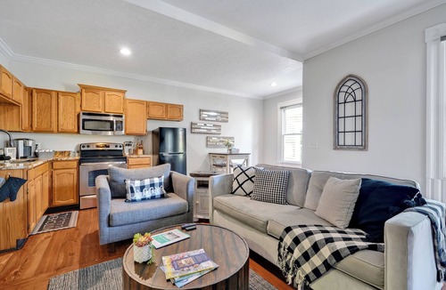 Wilmington Historic District House | Mansion on Front - 5 separate one bed condos with free parking!