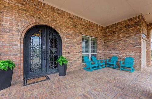 Forney House | Mansion W/Theater, Game Room, Hot Tub & More