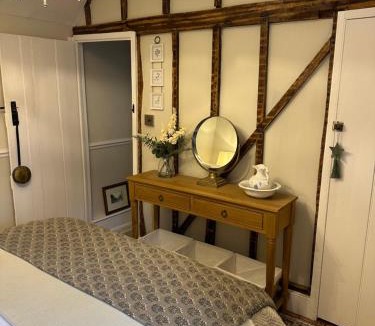 Turners Hill Apartment | Mantlemas Cottage